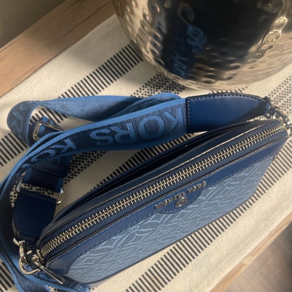 Michael Kors Jet Set Charm Blue Dome Crossbody - Picture 7 of 9